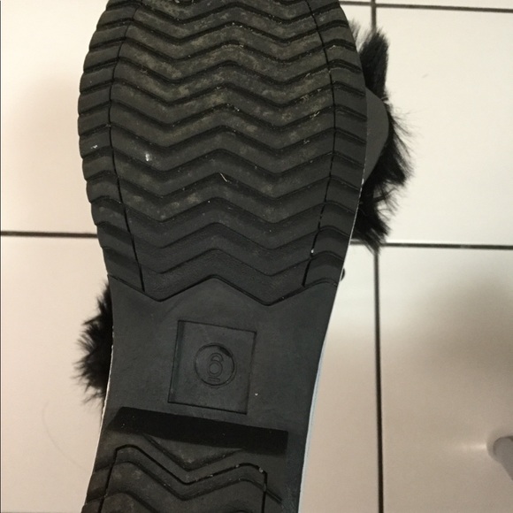 Women’s size 6 snow boots. Like new,Faux fur lined - Picture 4 of 4